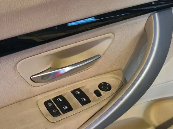 BMW-320i-2015