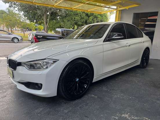 BMW-320i-2013