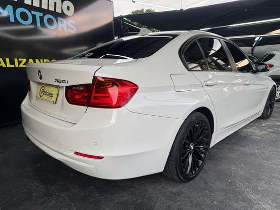 BMW-320i-2013