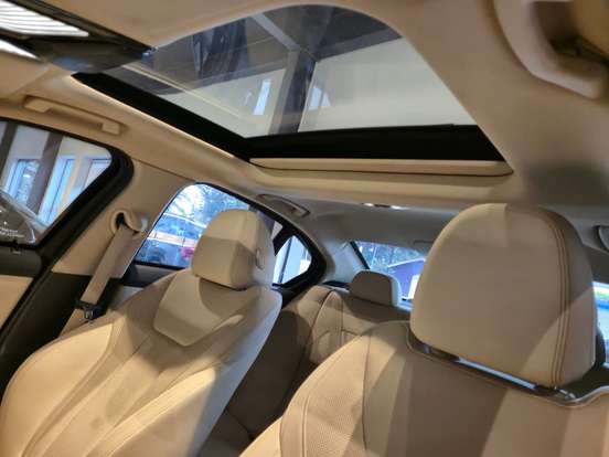 BMW-320i-2022