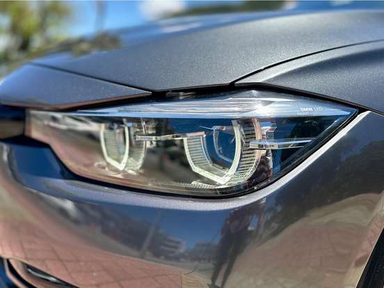 BMW-320i-2018