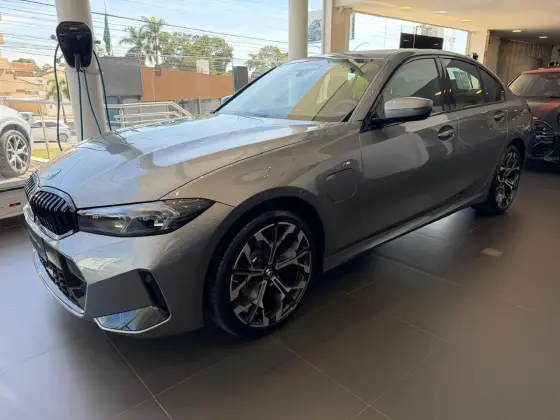 BMW 330e 2.0 16V TURBO HÍBRIDO M SPORT AUTOMÁTICO BMW 330e 2.0 16V TURBO HÍBRIDO M SPORT AUTOMÁTICO