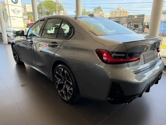 BMW-330e-2025