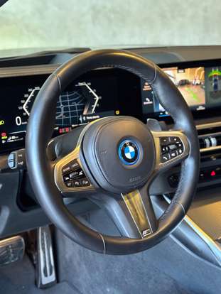 BMW-330e-2022