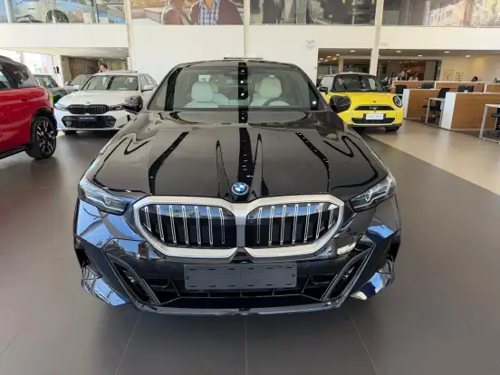 BMW-530e-2025
