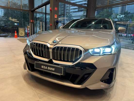 BMW-530e-2025