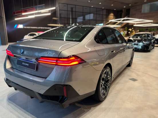 BMW-530e-2025