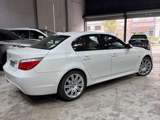 BMW-550i-4.8 SPORT SEDAN V8 32V GASOLINA 4P AUTOMÁTICO BMW-550i-2009