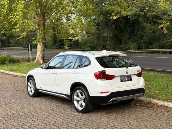 BMW-X1-2.0 16V TURBO GASOLINA SDRIVE20I 4P AUTOMÁTICO BMW-X1-2014