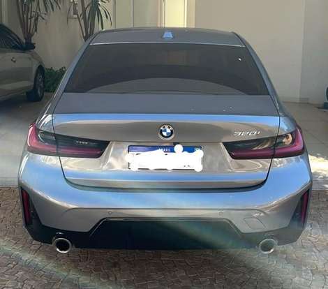 BMW-320i-2022