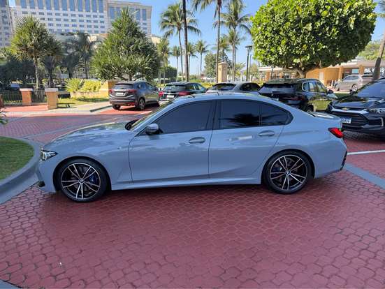 BMW-320i-2023