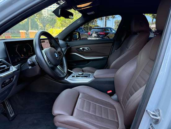 BMW-320i-2023