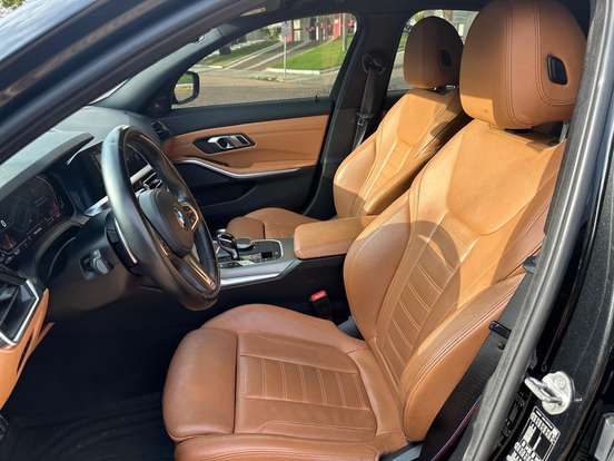 BMW-320i-2021