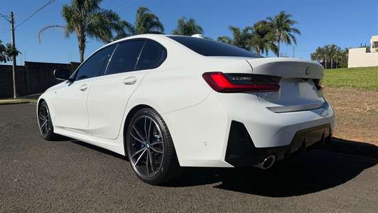 BMW-320i-2024