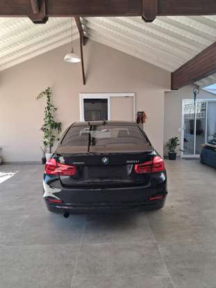 BMW-320i-2017