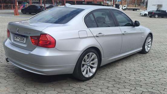 BMW-325i-2011