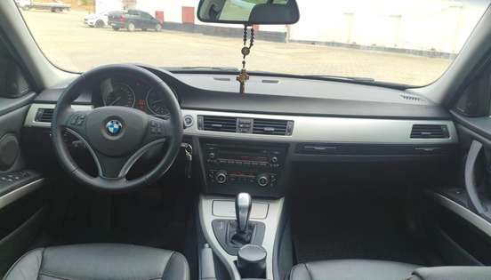 BMW-325i-2011