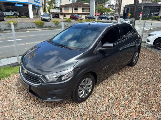 CHEVROLET-ONIX-2018