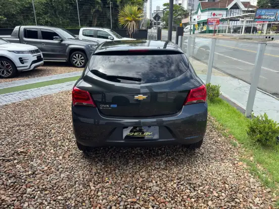 CHEVROLET-ONIX-2018