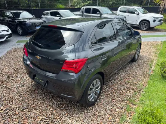 CHEVROLET-ONIX-2018