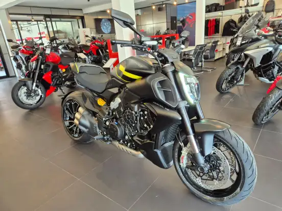 DUCATI-DIAVEL V4-2025