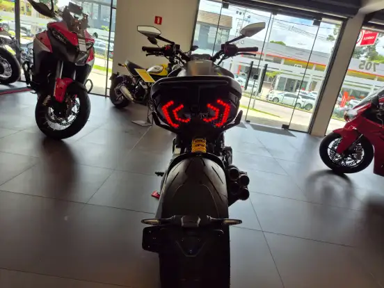 DUCATI-DIAVEL V4-2025