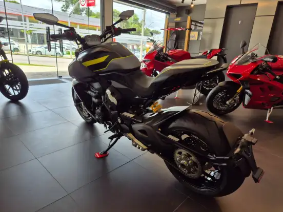 DUCATI-DIAVEL V4-2025