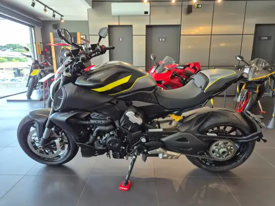 DUCATI-DIAVEL V4-2025