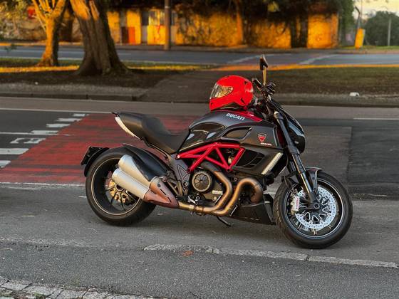 DUCATI DIAVEL CARBON 