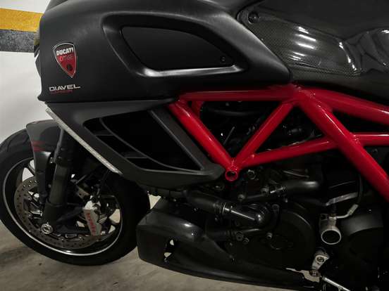 DUCATI-DIAVEL CARBON DUCATI-DIAVEL CARBON-2014