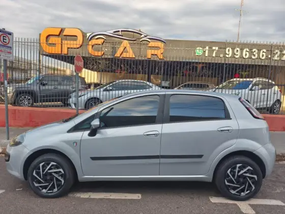 FIAT PUNTO 1.4 ATTRACTIVE ITALIA 8V FLEX 4P MANUAL FIAT PUNTO 1.4 ATTRACTIVE ITALIA 8V FLEX 4P MANUAL