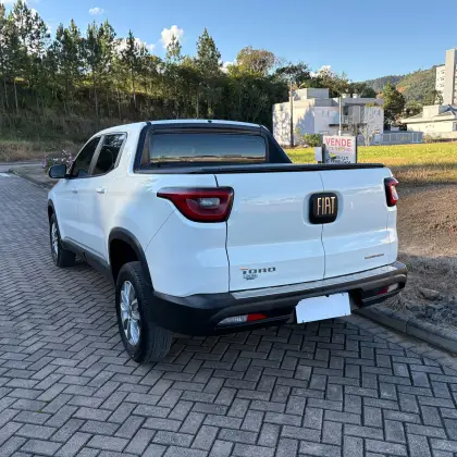 FIAT TORO 1.8 16V EVO FLEX ENDURANCE AT6 FIAT TORO 1.8 16V EVO FLEX ENDURANCE AT6