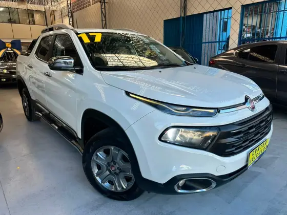 FIAT TORO 2.4 16V MULTIAIR FLEX FREEDOM AT9 FIAT TORO 2.4 16V MULTIAIR FLEX FREEDOM AT9