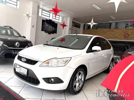 FORD-FOCUS-2012