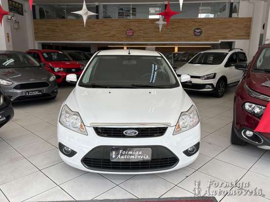 FORD-FOCUS-2012