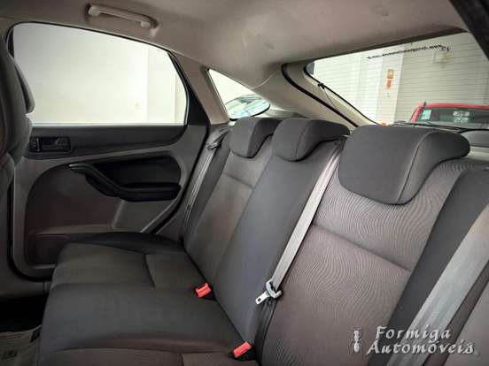 FORD-FOCUS-1.6 GL SEDAN 16V FLEX 4P MANUAL FORD-FOCUS-2012