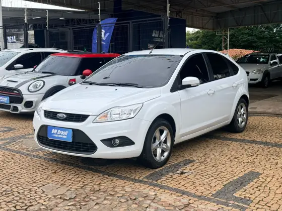 FORD FOCUS 2.0 GLX 16V FLEX 4P AUTOMÁTICO FORD FOCUS 2.0 GLX 16V FLEX 4P AUTOMÁTICO