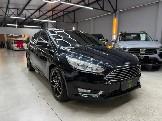 FORD FOCUS 2.0 TITANIUM PLUS 16V FLEX 4P POWERSHIFT FORD FOCUS 2.0 TITANIUM PLUS 16V FLEX 4P POWERSHIFT