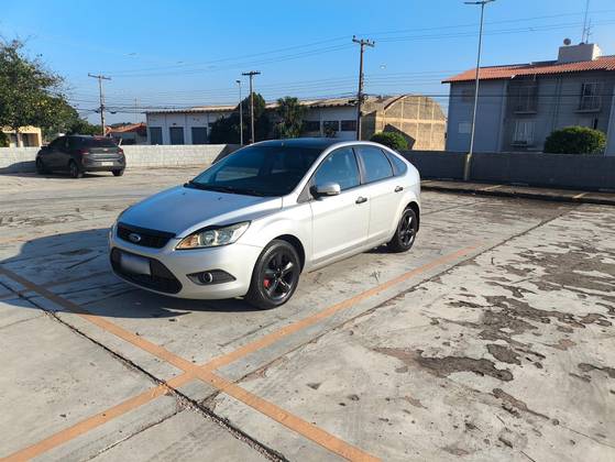 FORD FOCUS 2.0 GHIA 16V GASOLINA 4P MANUAL