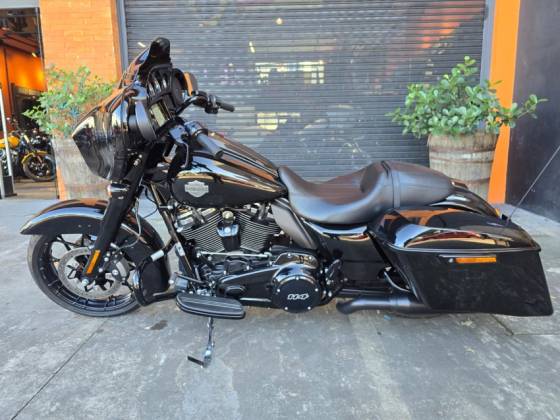 HARLEY-DAVIDSON STREET GLIDE SPECIAL 