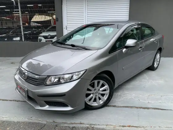 HONDA CIVIC 1.8 LXS 16V FLEX 4P AUTOMÁTICO HONDA CIVIC 1.8 LXS 16V FLEX 4P AUTOMÁTICO