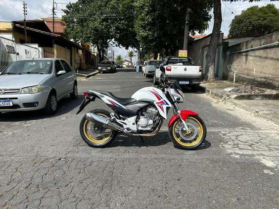 HONDA-CB 300R-2015