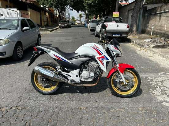 HONDA-CB 300R-2015