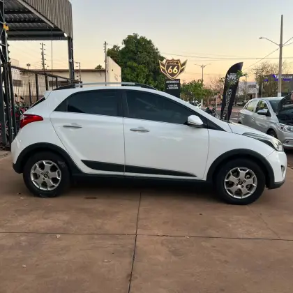 HYUNDAI HB20 1.6 PREMIUM 16V FLEX 4P AUTOMÁTICO HYUNDAI HB20 1.6 PREMIUM 16V FLEX 4P AUTOMÁTICO