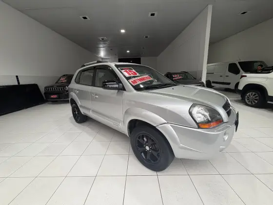 HYUNDAI TUCSON 2.0 MPFI GLS 16V 143CV 2WD FLEX 4P AUTOMÁTICO HYUNDAI TUCSON 2.0 MPFI GLS 16V 143CV 2WD FLEX 4P AUTOMÁTICO