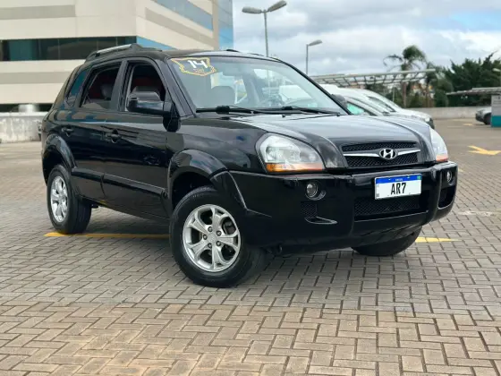 HYUNDAI TUCSON 2.0 MPFI GLS 16V 143CV 2WD FLEX 4P AUTOMÁTICO HYUNDAI TUCSON 2.0 MPFI GLS 16V 143CV 2WD FLEX 4P AUTOMÁTICO
