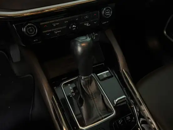 JEEP-COMMANDER-2021