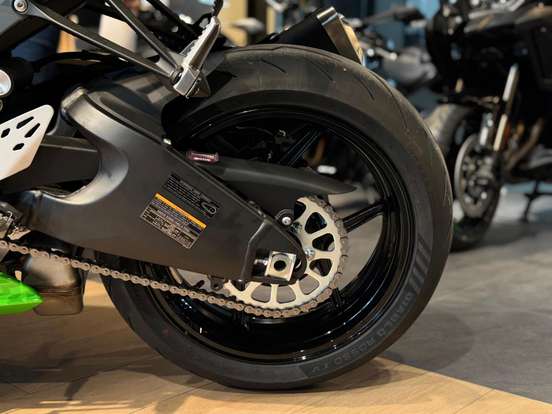 KAWASAKI-NINJA ZX-6R-2025