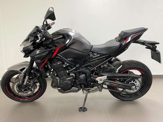 KAWASAKI-Z900-2023