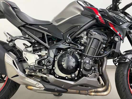 KAWASAKI-Z900-2023